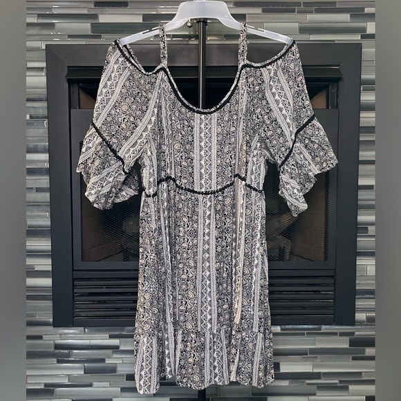 Torrid Plus Size Cold Shoulder Printed White & Black Dress- Size: 3XL / XXXL - Picture 1 of 3